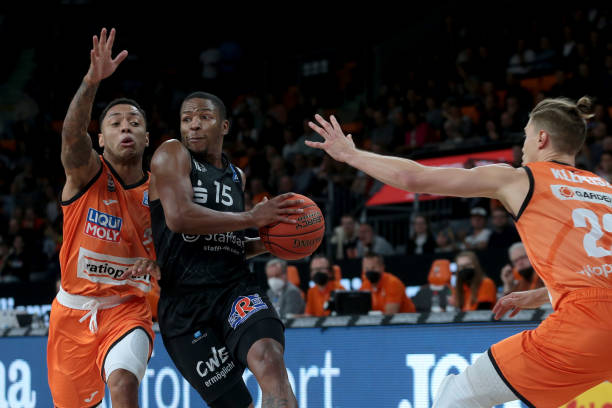 持较高的净 持较高的净