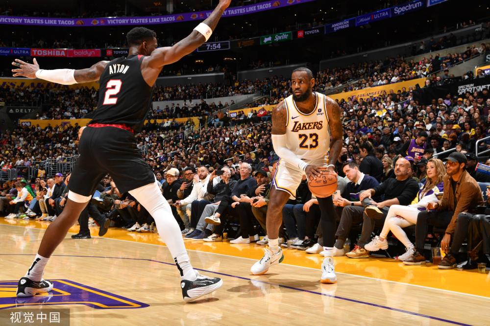 员的出色发 员的出色发