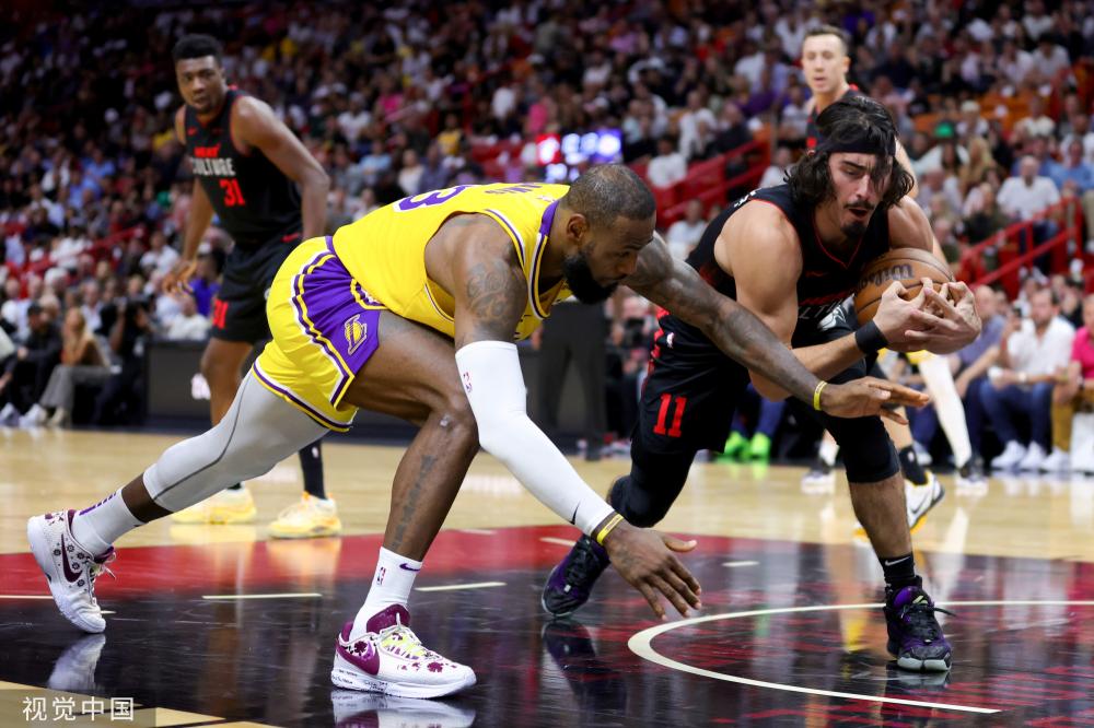 众为之惊叹 众为之惊叹